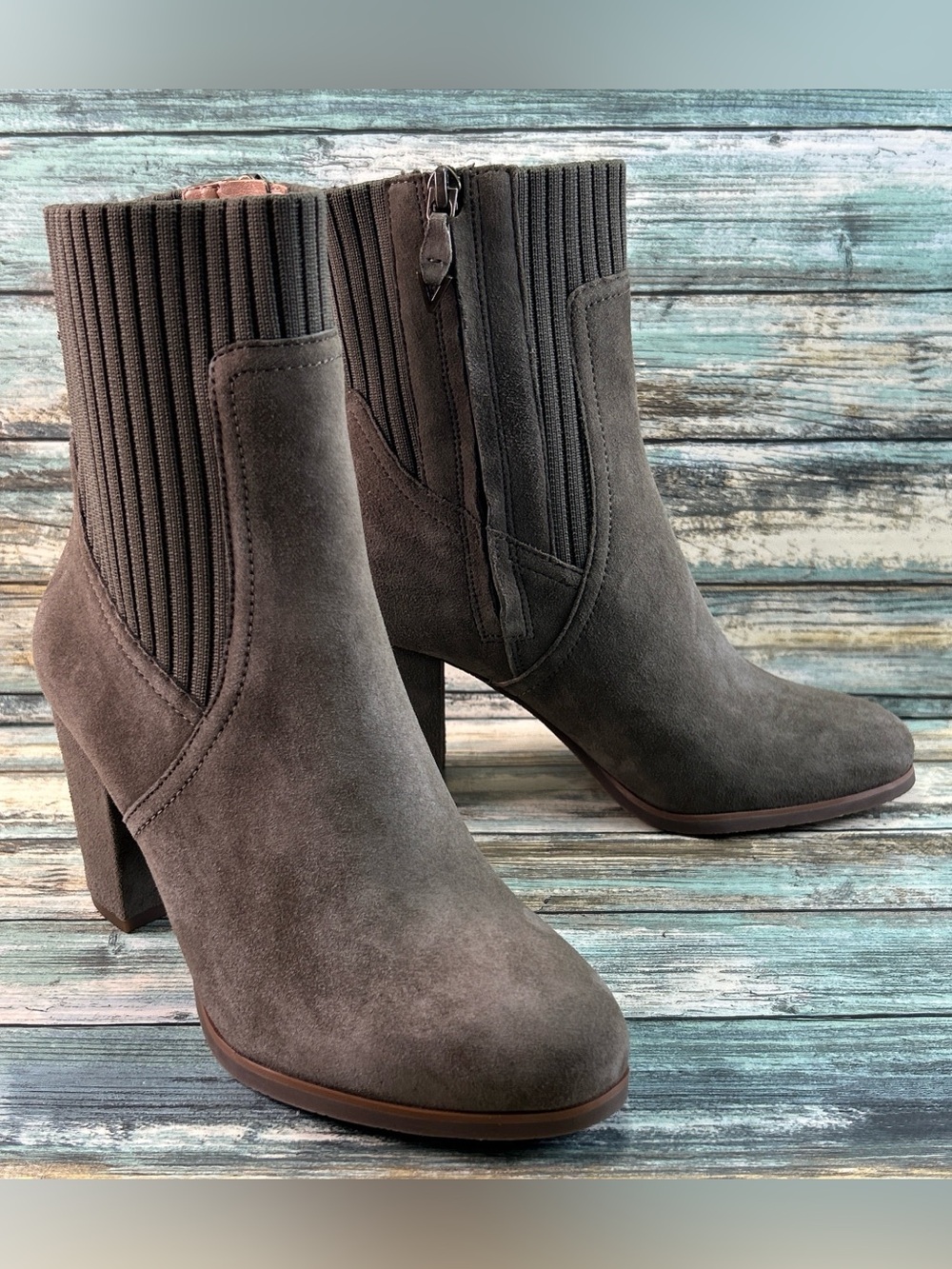 VIONIC Kaylee Dress Ankle Boot 6.5M Block Heel Zip Zip Comfort Work Green Suede